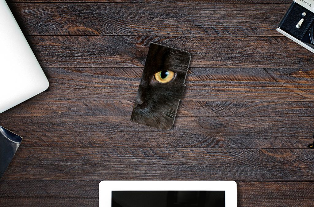 Apple iPhone 13 Telefoonhoesje met Pasjes Zwarte Kat