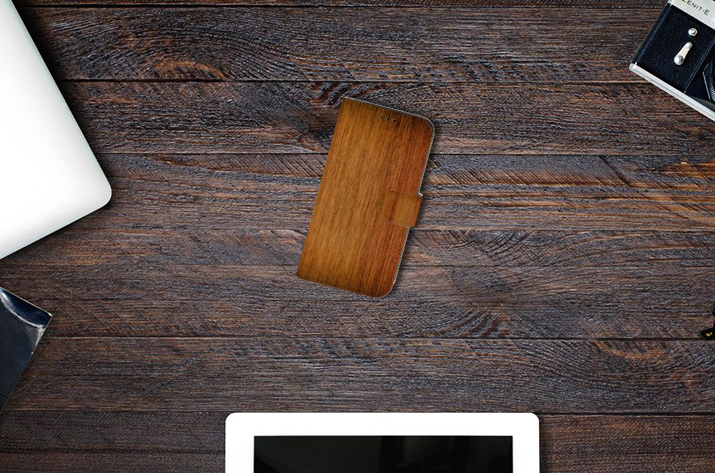 Apple iPhone 13 Book Style Case Donker Hout