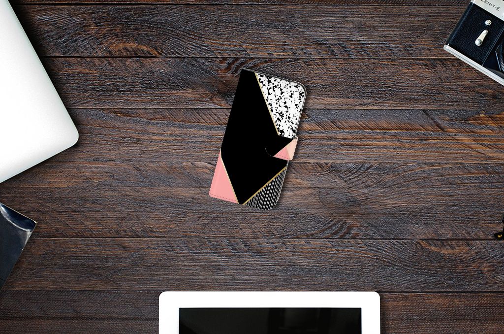 Apple iPhone 13 Book Case Zwart Roze Vormen