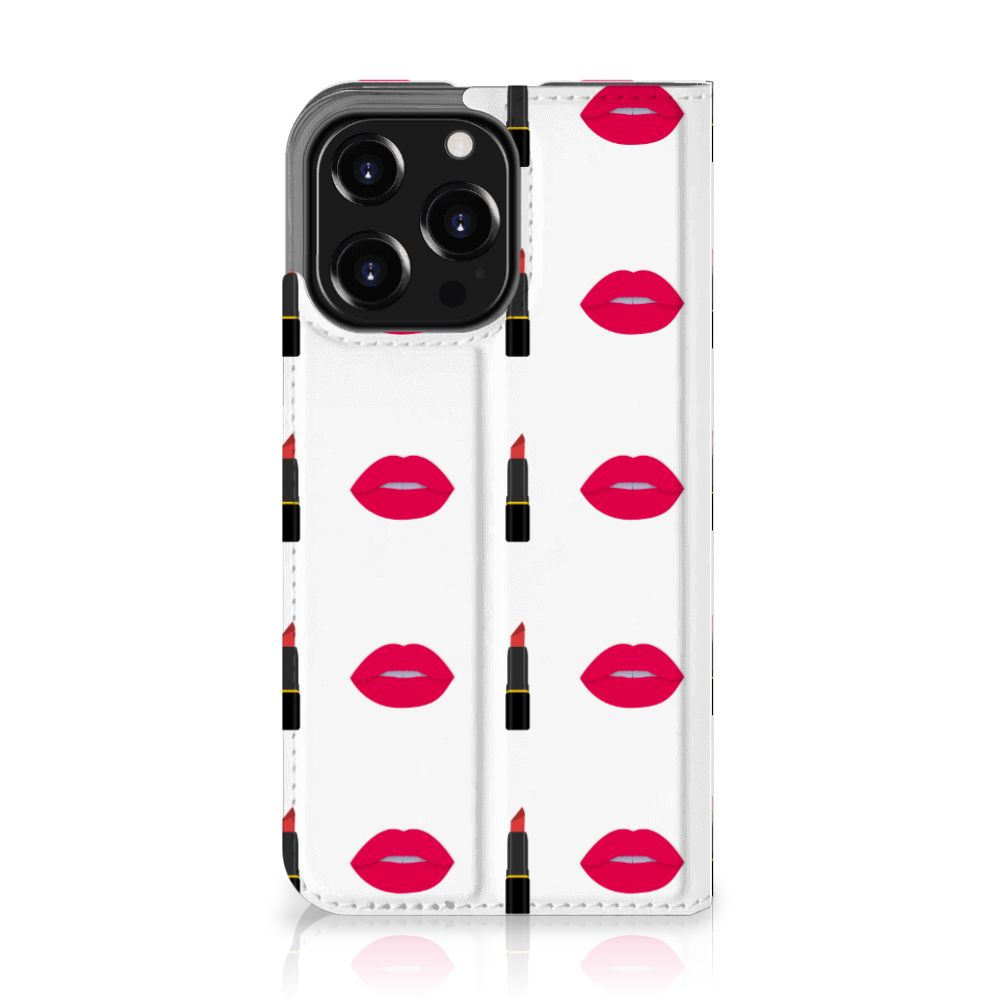 iPhone 13 Pro Hoesje met Magneet Lipstick Kiss