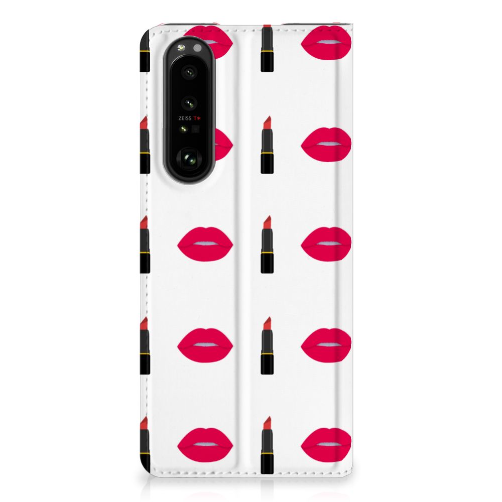 Sony Xperia 5 III Hoesje met Magneet Lipstick Kiss