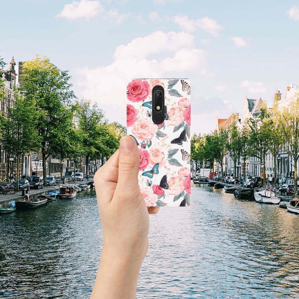 Nokia 5.1 (2018) Smart Cover Butterfly Roses