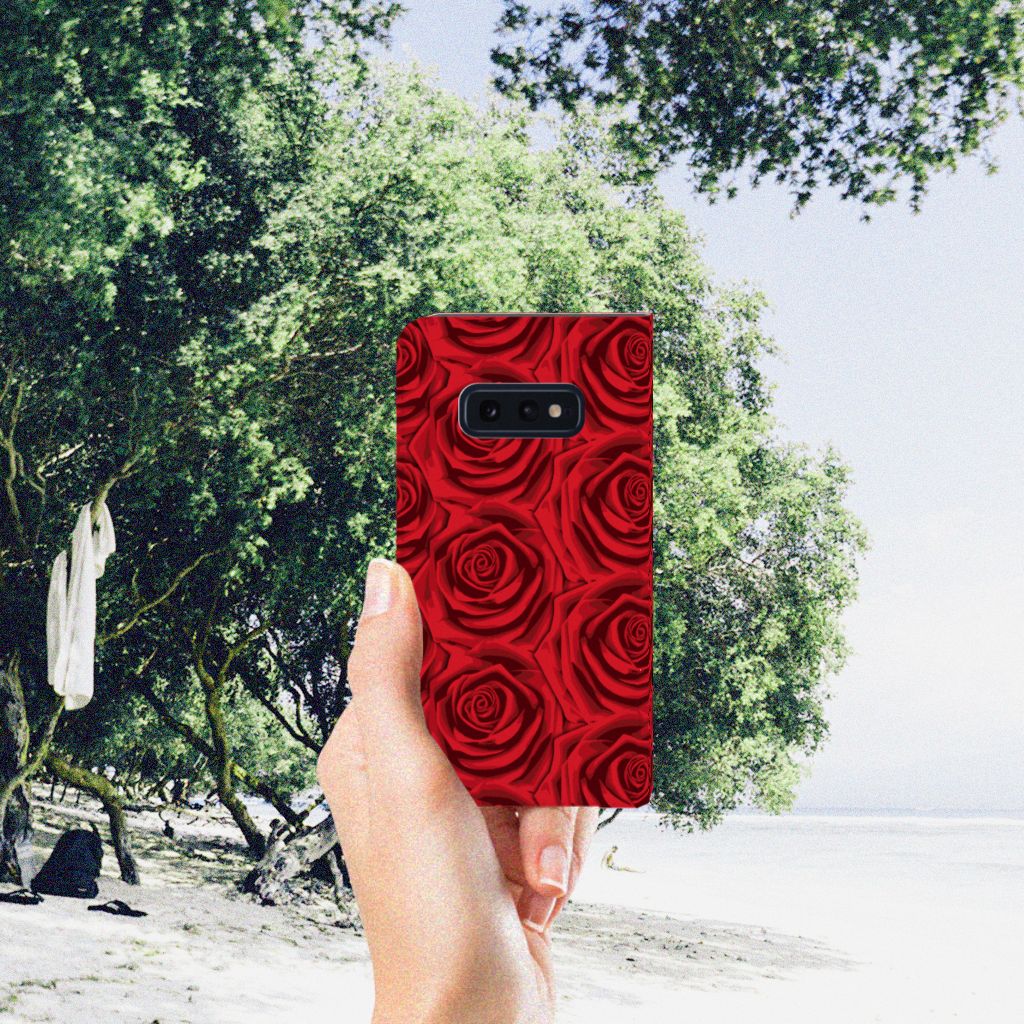 Samsung Galaxy S10e Smart Cover Red Roses