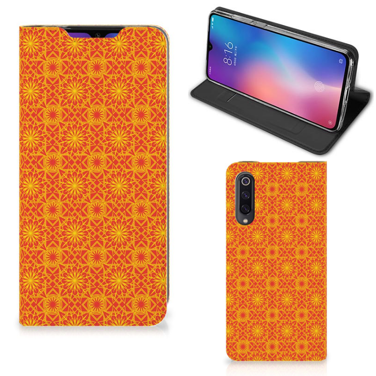 Xiaomi Mi 9 Hoesje met Magneet Batik Oranje