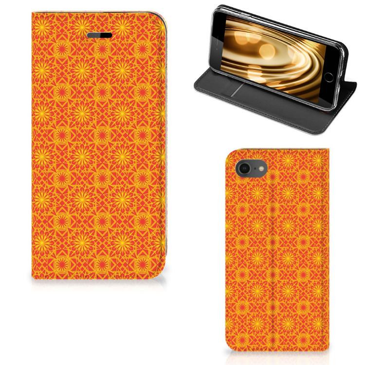 iPhone 7 | 8 | SE (2020) | SE (2022) Hoesje met Magneet Batik Oranje