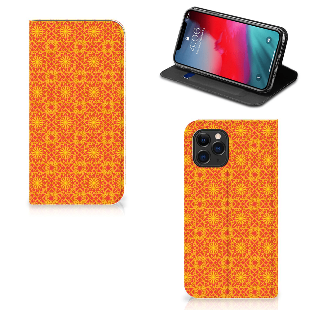 Apple iPhone 11 Pro Hoesje met Magneet Batik Oranje
