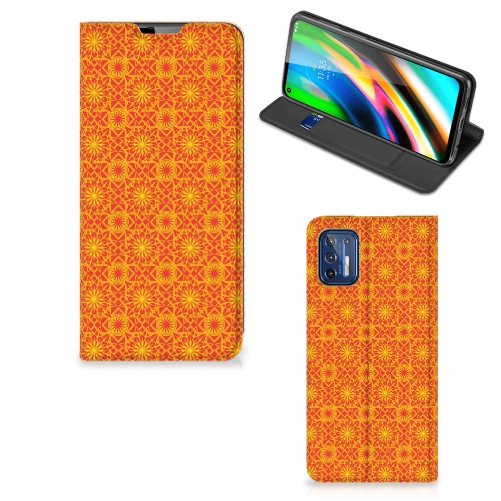 Motorola Moto G9 Plus Hoesje met Magneet Batik Oranje