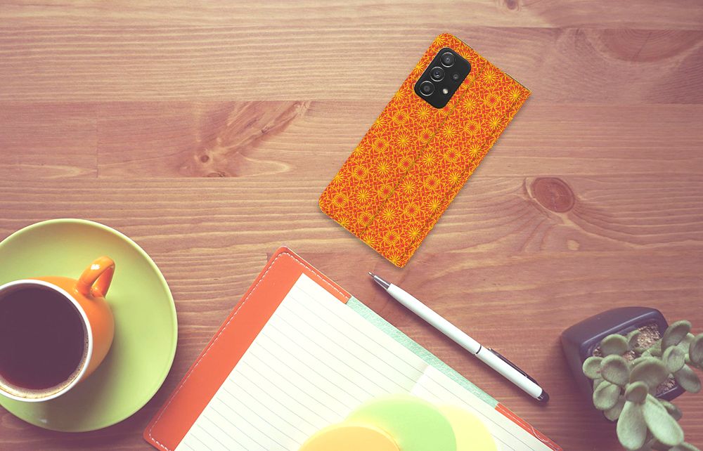 Samsung Galaxy A52 Hoesje met Magneet Batik Oranje
