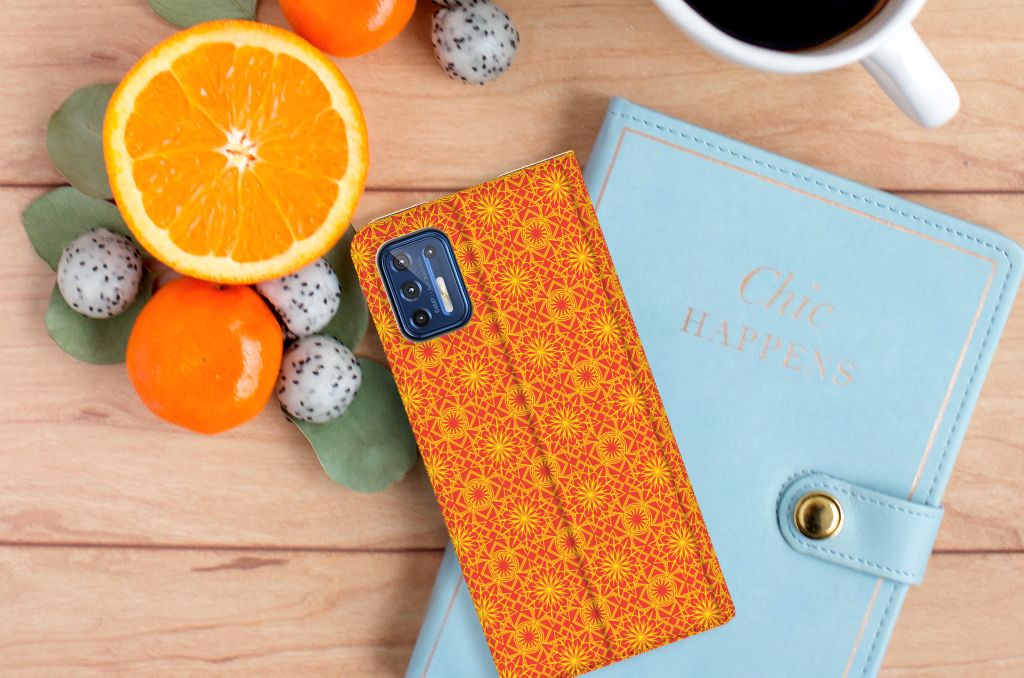Motorola Moto G9 Plus Hoesje met Magneet Batik Oranje