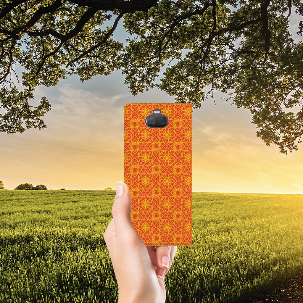 Sony Xperia 10 Plus Hoesje met Magneet Batik Oranje
