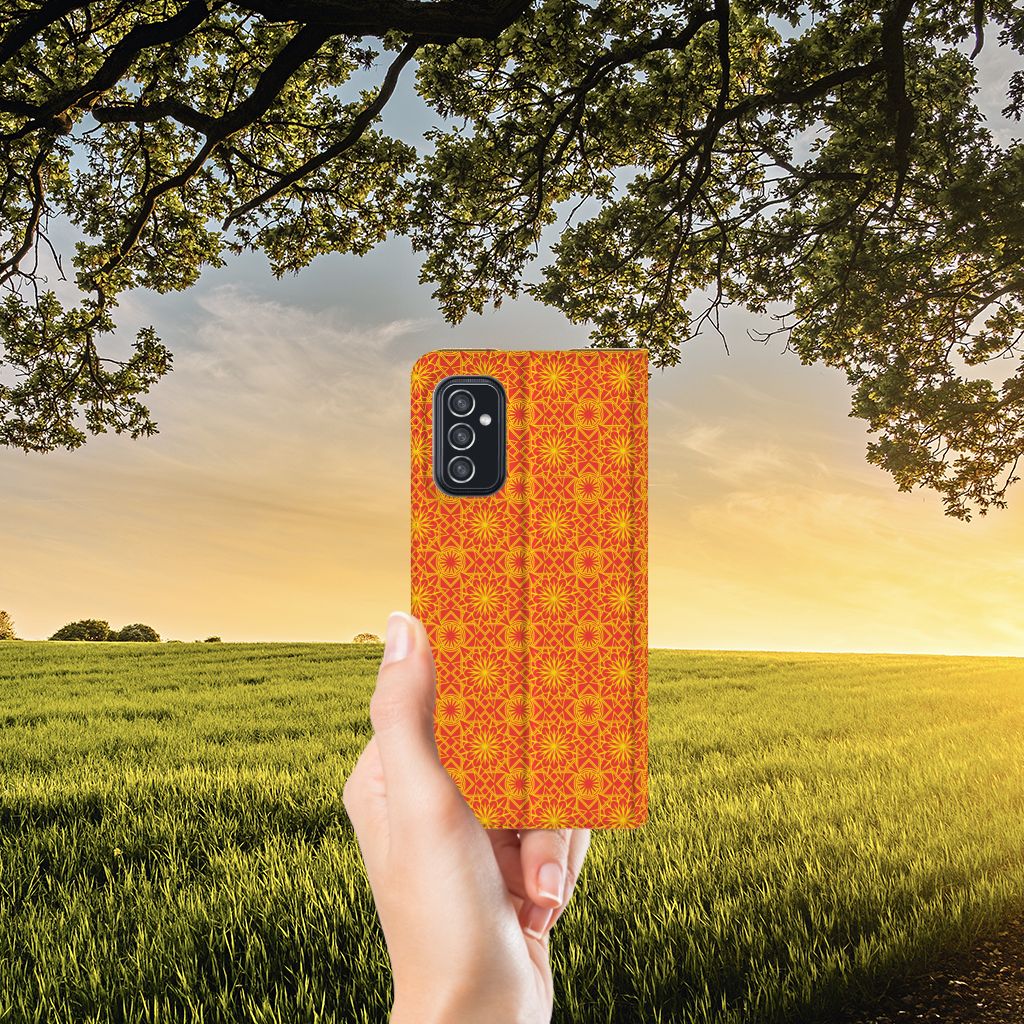Samsung Galaxy M52 Hoesje met Magneet Batik Oranje