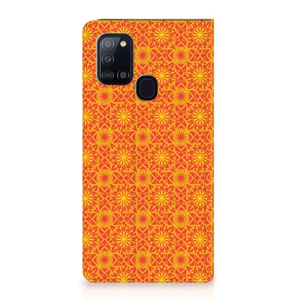 Samsung Galaxy A21s Hoesje met Magneet Batik Oranje