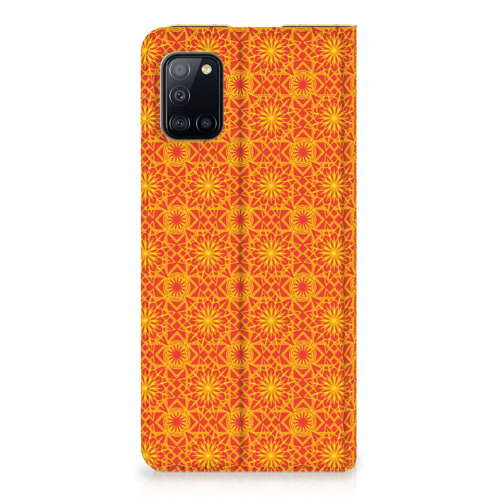 Samsung Galaxy A31 Hoesje met Magneet Batik Oranje