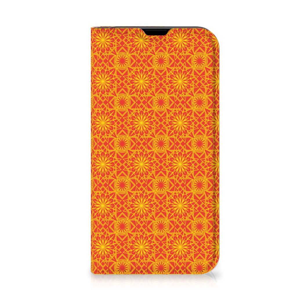iPhone 13 Mini Hoesje met Magneet Batik Oranje
