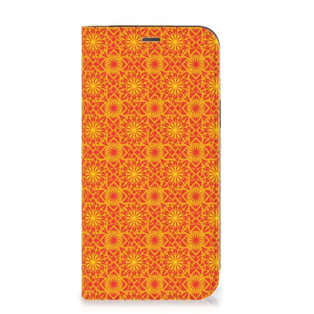 iPhone 12 | iPhone 12 Pro Hoesje met Magneet Batik Oranje