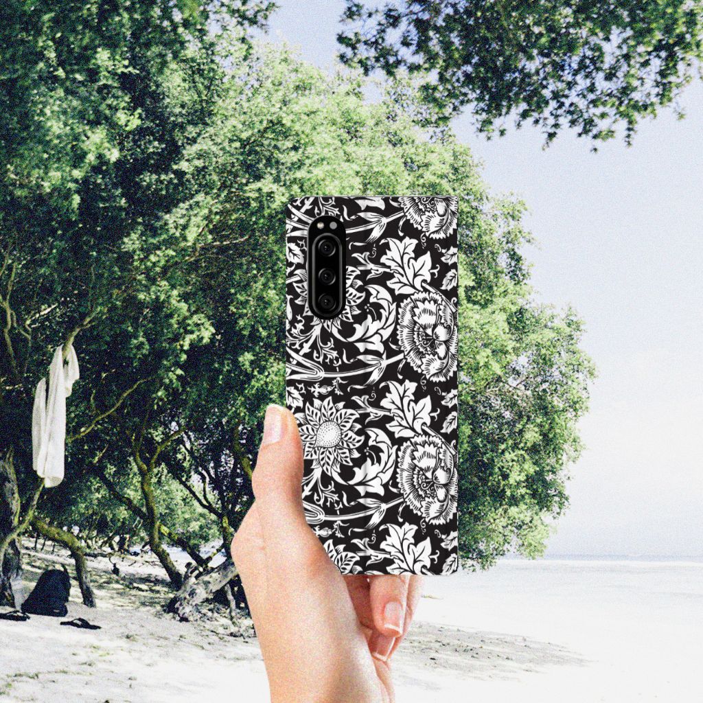 Sony Xperia 5 Smart Cover Black Flowers